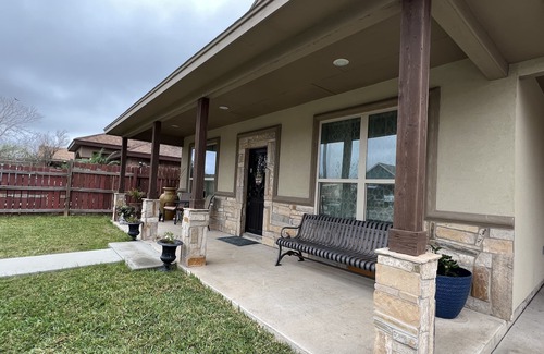 Brownsville House | 3 bedrooms 2 1/2 bathrooms sleep 7 people