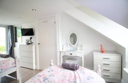 Norham House | 3 Bedrooms - 2 Bath Rooms - Dog Friendly - Parking