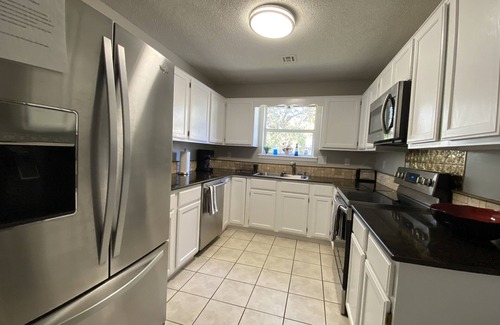 Fayetteville House | 3 bedrooms 2 baths, hot tub, close to U of A, great dog park, and bike trails