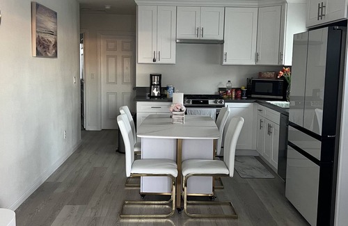 Southwest Anaheim House | 3 Bedrooms 2 Full Baths Full privacy house.n