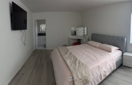 Southwest Anaheim House | 3 Bedrooms 2 Full Baths Full privacy house.n