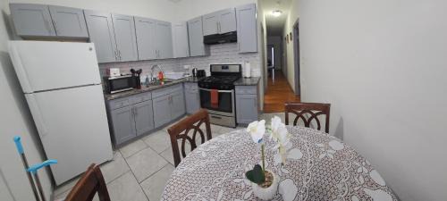 Greenville Apartment | 3 bedrooms apt,2 baths,15 mins to NYC