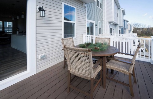 Ranson House | 3 bedrooms. close to Harpers Ferry. peloton bike/workout room. playground