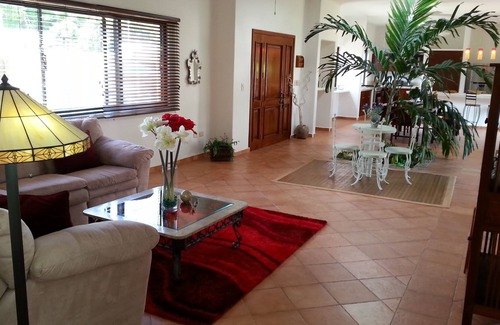 Alfredo V. Bonfil House | 3 BEDROOMS FRIENDLY HOUSE CLOSE TO THE AIRPORT