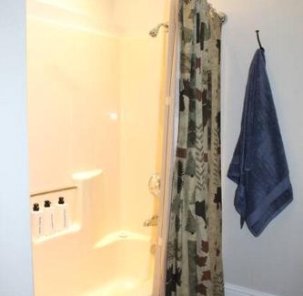 Bass Lake House | 3 bedrooms house in tranquil Bass Lake with AC WiFi Enjoy relaxation