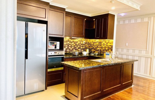 Phuong 6 Apartment | 3 Bedrooms Luxury Apartment, Skyline Pool,1 km from Ben Thanh Market