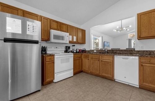 Lake Berkley House | 3 Bedrooms S/Lake Berkley Home by RedAwning