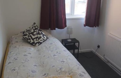 Dunstable Apartment | 3 bedrtoom comfortable house
