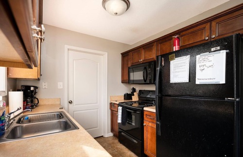 Clarksville House | ✔3 Beds ✔2 Baths✔6 Miles to Post ✔ King ♚ Bed