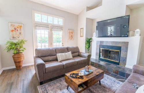 Cary House | 3 Beds, Kids Friendly Ranch,Jaccuzzi Tub,Walk to Food Lion,Restaurant, Keurig , sleep noise machine,Crib,5G