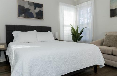 Cary House | 3 Beds, Kids Friendly Ranch,Jaccuzzi Tub,Walk to Food Lion,Restaurant, Keurig , sleep noise machine,Crib,5G
