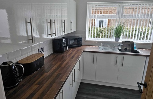 Rhyd-y-foel House | 3-Beds, Sleeps 6 Walking distance to Castle & Town
