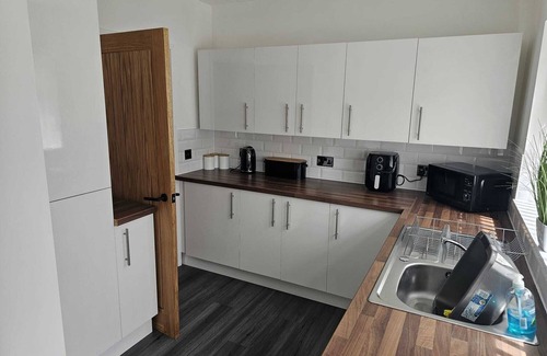 Rhyd-y-foel House | 3-Beds, Sleeps 6 Walking distance to Castle & Town