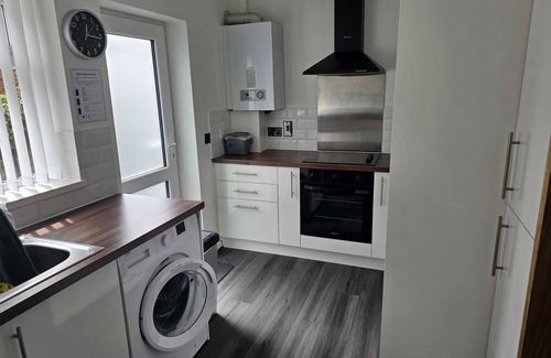 Rhyd-y-foel House | 3-Beds, Sleeps 6 Walking distance to Castle & Town
