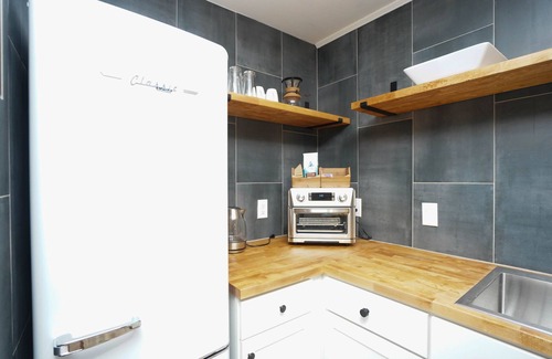 Loveland Apartment | 3 blocks from downtown, Pet Friendly. Natural Grocers, Awesome Shower