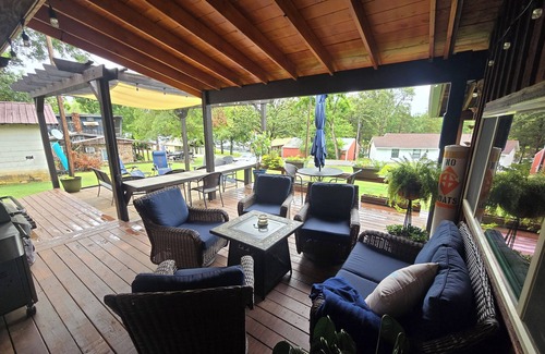 Rogers House | 3 BR, 1-1/2 BA Beaver Lake cabin and cottage with very easy access to the lake.