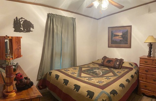 Bronston House | 3 BR/2 BA Lake Cumberland Home w/ Private Dock