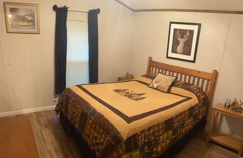 Bronston House | 3 BR/2 BA Lake Cumberland Home w/ Private Dock