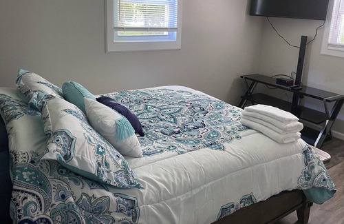 Harbinger House | 3 Br/2 Bath Waterfront Vacation Home-Pet Friendly