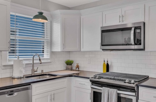 Asbury Park Apartment | 3 BR Apt, 2 Blks to Bch, Parking and Beach Passes!