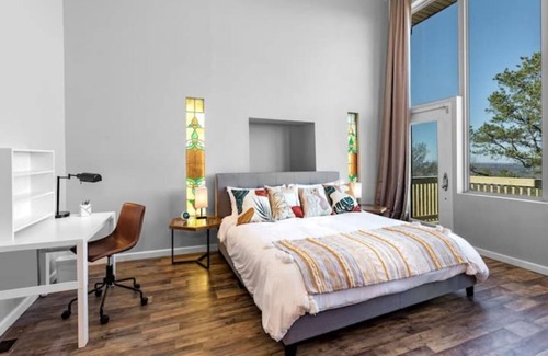 Little Rock House | 3 br Breathtaking River View Retreat, pet friendly