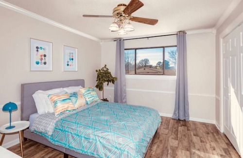 Little Rock House | 3 br Breathtaking River View Retreat, pet friendly