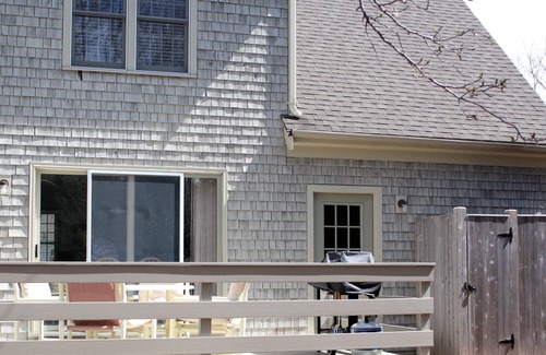 East Dennis House | 3 BR Cape-short drive to Mayflower & other bay beaches-A/C, Wi-Fi, Linens Incl.