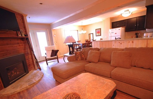 Snowshoe Condo | 3 BR Condo: Your Cozy Mountain Retreat