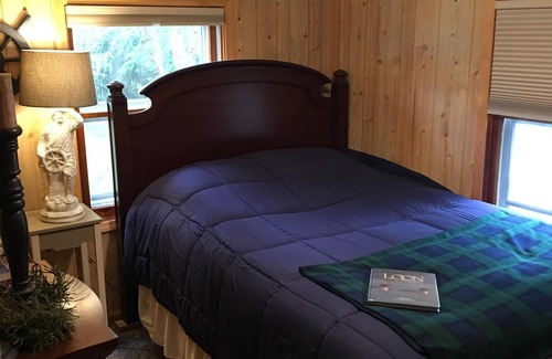 Mecosta Cottage | 3 Br~ Cottage On Pretty Lake ~ Great Getaway & Family Vacation!