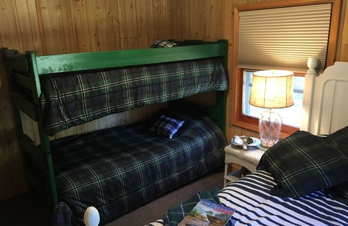 Mecosta Cottage | 3 Br~ Cottage On Pretty Lake ~ Great Getaway & Family Vacation!