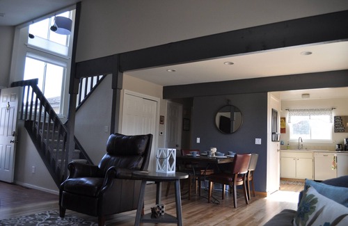 Gunbarrel House | 3 BR House for Families & Professionals - Walk to Trails, Breweries, Restaurants