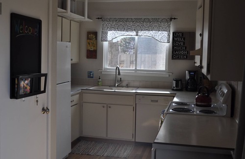 Gunbarrel House | 3 BR House for Families & Professionals - Walk to Trails, Breweries, Restaurants