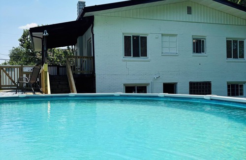 West Mifflin House | 3 BR House with pool Near Kennywood, Restaurants, Golf, Pittsburgh