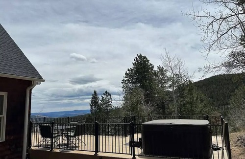 Bailey House | 3 BR +Loft + 2 Bathroom Mtn Cabin w/Hot Tub - New Deck and Paved Driveway!