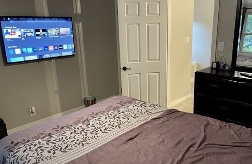 Eastside House | 3 BR near LeMoyne, SU, Hospitals