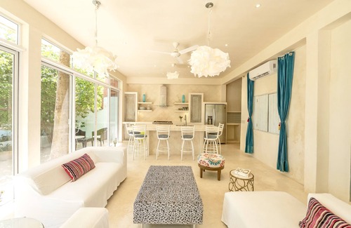 Isla Mujeres House | 3+ Br Oceanfront Newly Renovated & Ocean swimming & pool