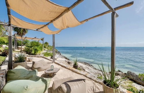 Isla Mujeres House | 3+ Br Oceanfront Newly Renovated & Ocean swimming & pool