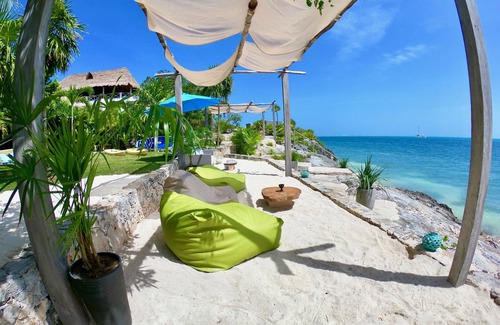 Isla Mujeres House | 3+ Br Oceanfront Newly Renovated & Ocean swimming & pool