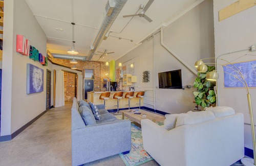 South Main Historic District House | 3 BR Townhouse in Downtown Entertainment District