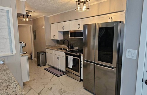 Navy Point House | 3 BR Tropical Bliss Getaway with Private Pool