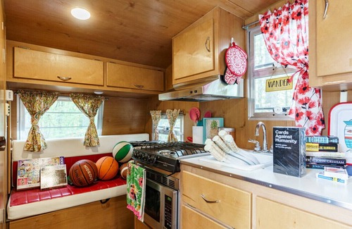 Baxter Cabin | 3 Cabins w/Sauna, Hot Tubs, Pickleball, & Golf!