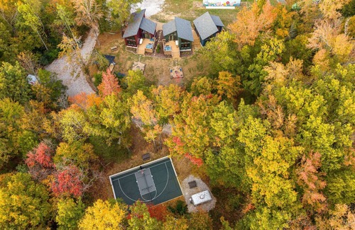 Baxter Cabin | 3 Cabins w/Sauna, Hot Tubs, Pickleball, & Golf!