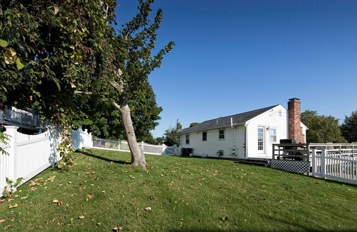 Sandwich House | 3 Clark Street - Cozy ranch with fenced in yard, pet-friendly, .3 miles to beach