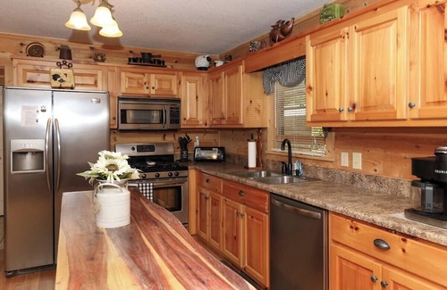 Hiawassee Cabin | 3-Deer Cabin with Hot Tub and Fire Pit