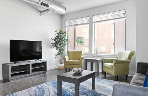Mile Square Apartment | 3 Downtown cozy combined units with free parking