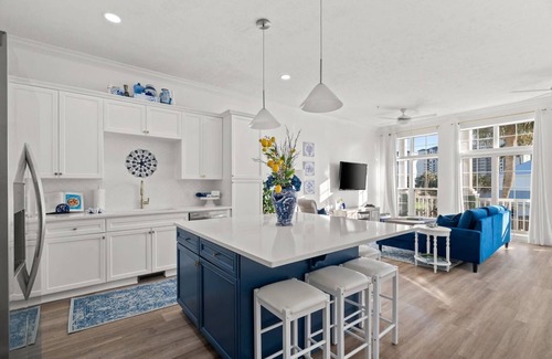 Long Beach House | 3 Family Units | 15 Bedrooms | Walk to Beach