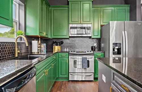 Long Beach House | 3 Family Units | 15 Bedrooms | Walk to Beach