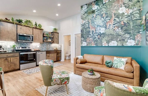 Greenwood Apartment | 3-Fun Themed Apt Ideal 4 Couples in Great Location