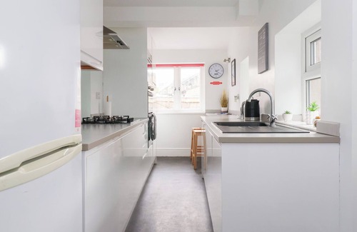 Harrogate Cottage | 3 GLENDOWNE TERRACE, pet friendly, with hot tub in Harrogate