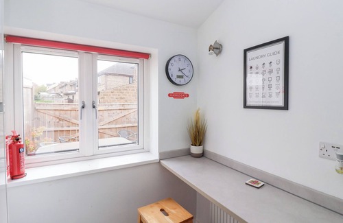 Harrogate Cottage | 3 GLENDOWNE TERRACE, pet friendly, with hot tub in Harrogate